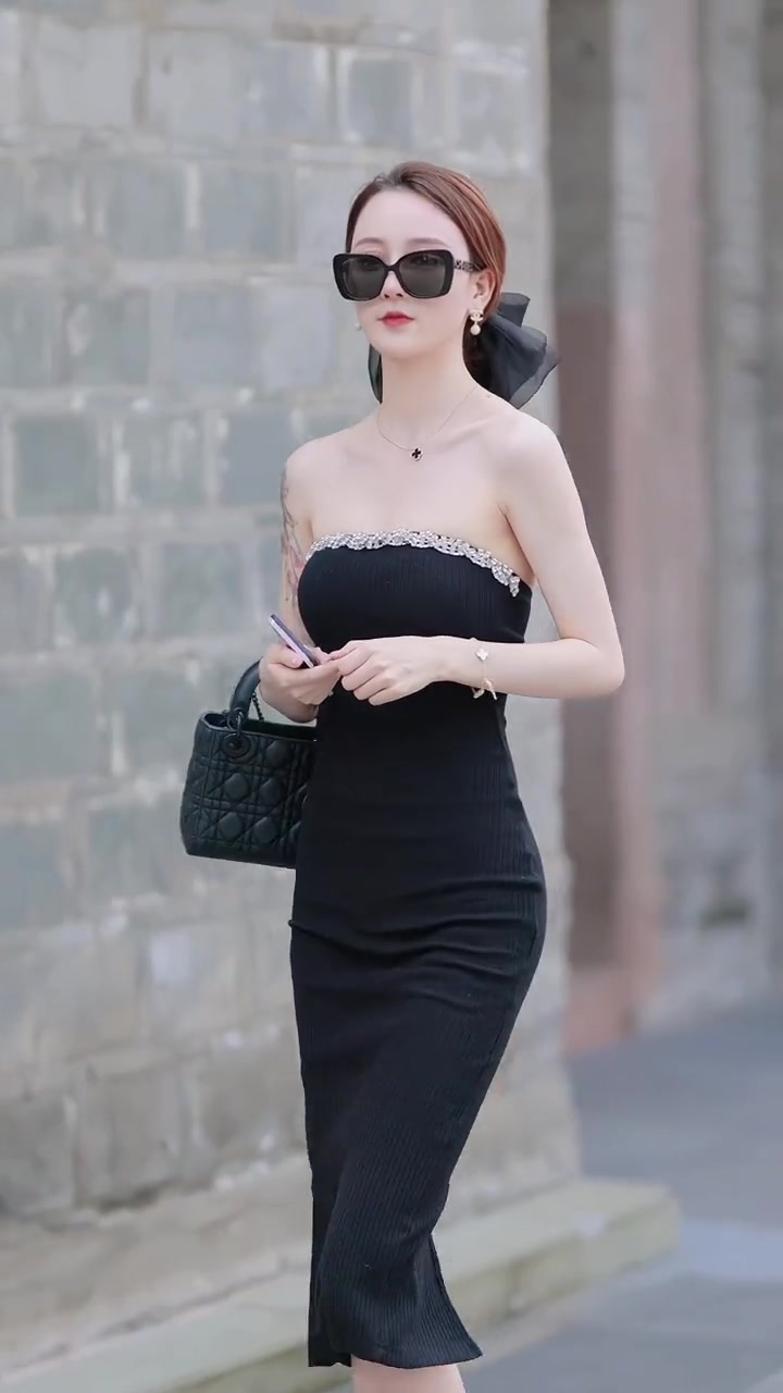 亚洲精品人妻综合，魅力无限，风情万种，尽显优雅气质