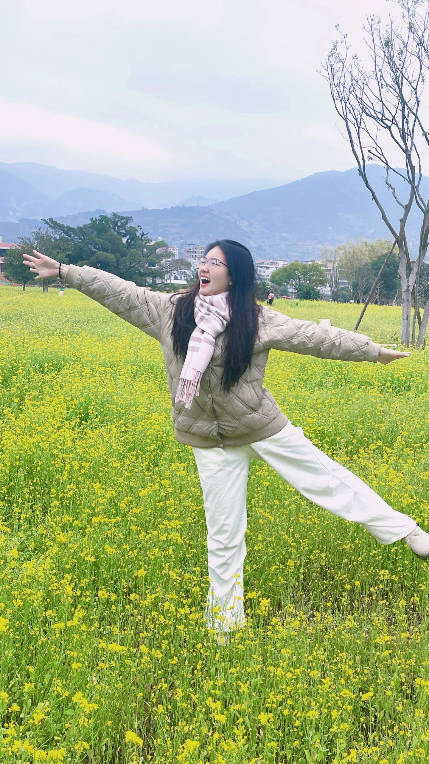 2.探索丰满人妻茂密黑森林的秘密，感受自然魅力，体验独特风情