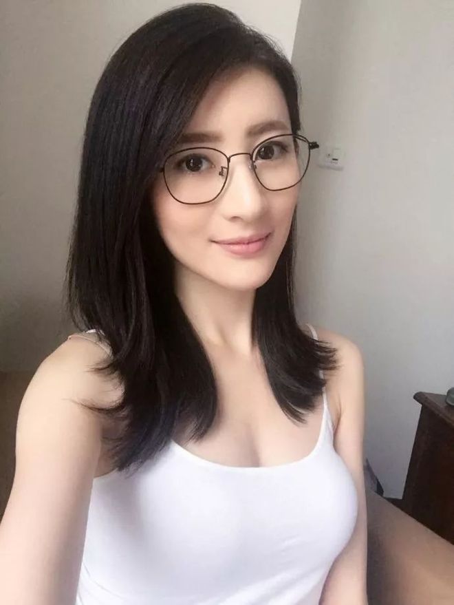 亚洲人妻国产与欧美风情对比，探索不同文化下的婚姻观，揭秘人妻魅力所在