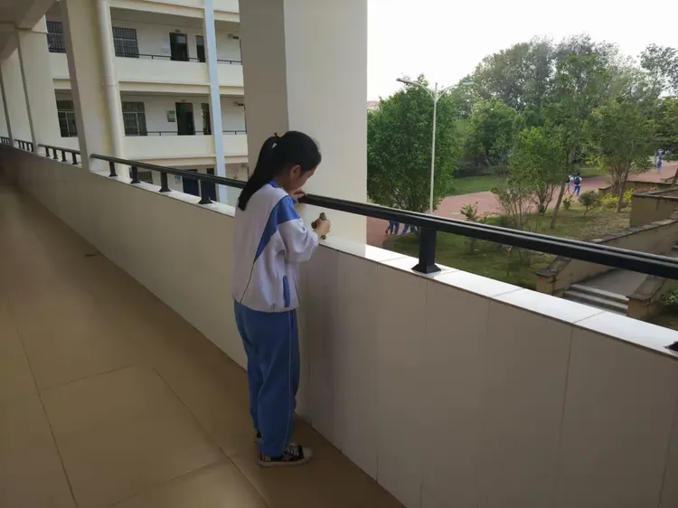13女学生小嫩苞h的青春故事，校园生活点滴，成长中的甜蜜与烦恼