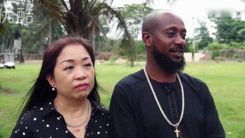 中国老女人和美国黑人一级毛片浜的禁忌之恋，激情碰撞，跨越文化与种族的欲望交织