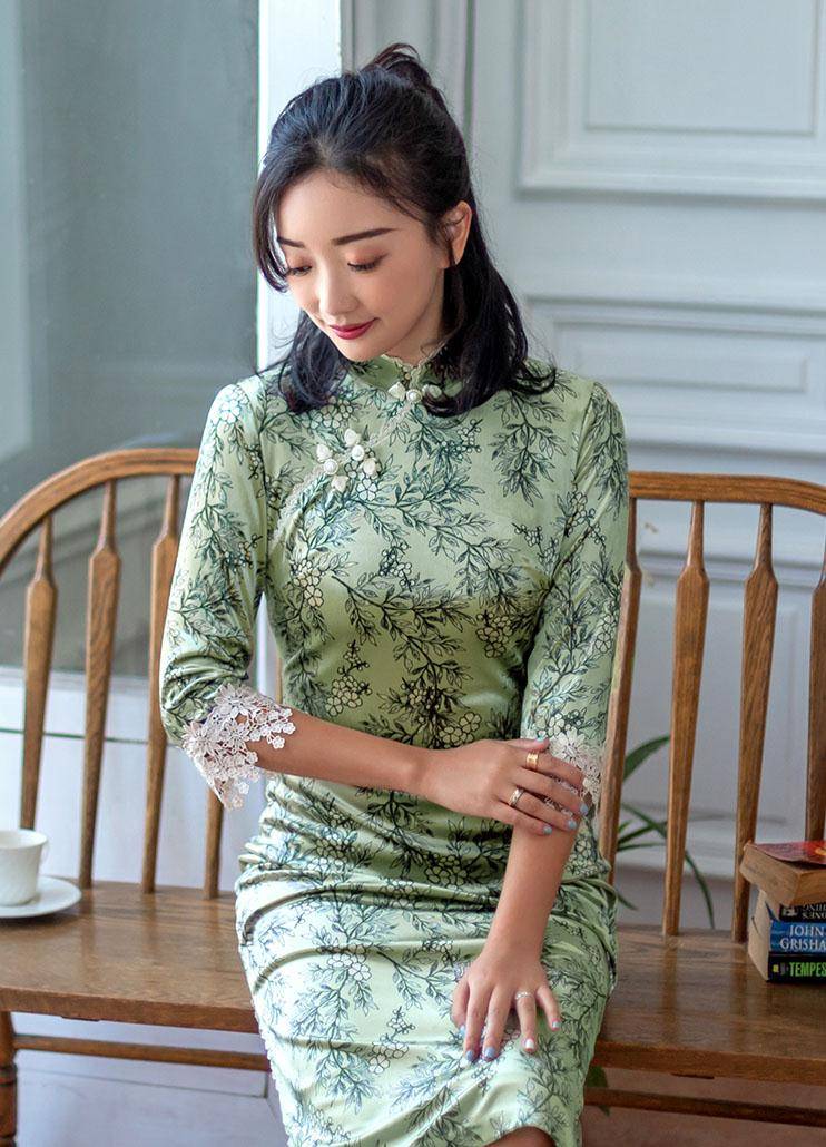 中国熟女优雅魅力绽放，成熟风采动人，自信生活精彩