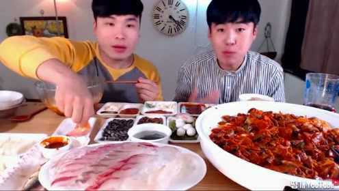 2.小俊大肉大捧一进一出好爽，肉质鲜嫩多汁，入口即化，回味无穷