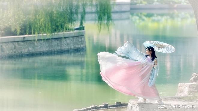 成熟女性魅力绽放21张优雅写真，展现自信风采，诠释岁月沉淀之美