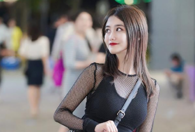 熟女体下毛毛黑森林风情万种，妩媚动人，撩人心弦