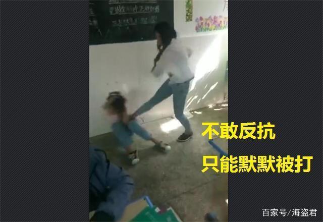 2.二次元女生遭强行扒窃无助路人冷漠围观，绝望瞬间无人伸出援手，社会反思亟待加强