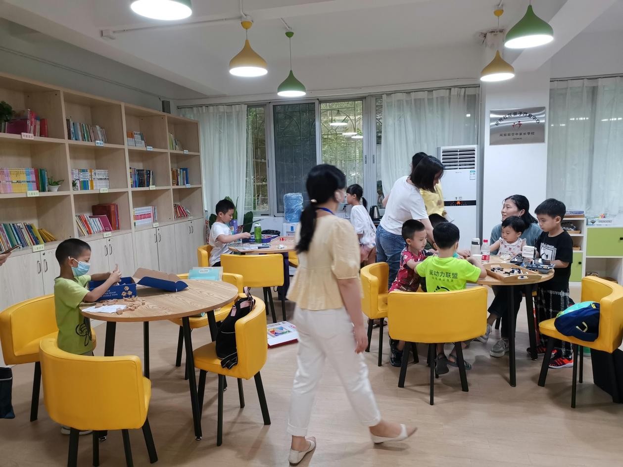 13至15岁少女伦理困境探讨，青春期的迷茫与抉择，家庭学校如何引导