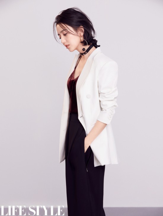 六月婷婷成人绽放夏日风情，优雅自信，尽显成熟魅力