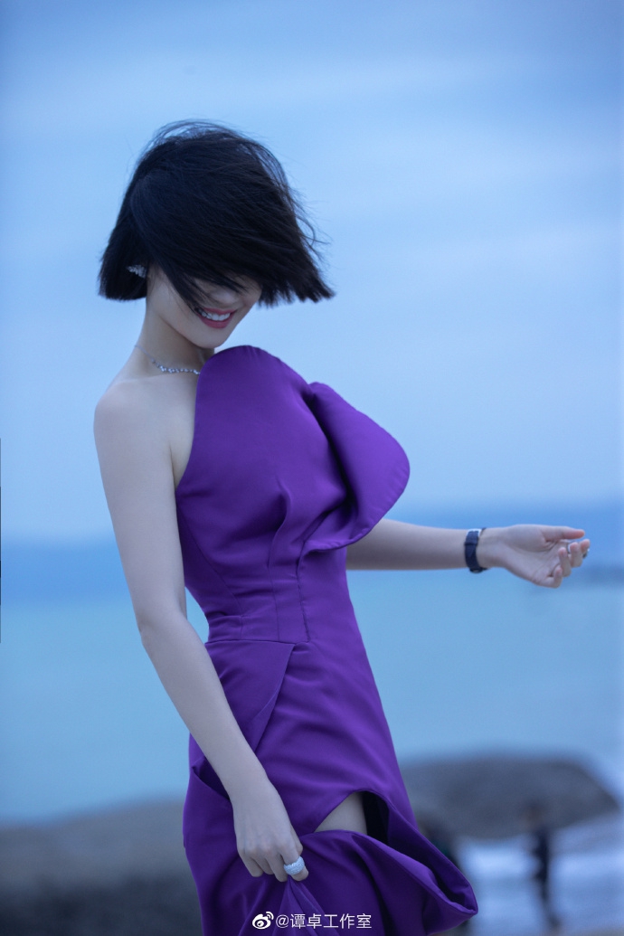 成熟丰满熟女JlZZJlZZ魅力无限，优雅气质尽显，风情万种惹人爱