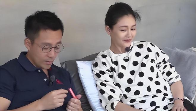 男生把困困放在女生困困在线浜引发热议，浪漫互动暖人心，网友直呼太甜了