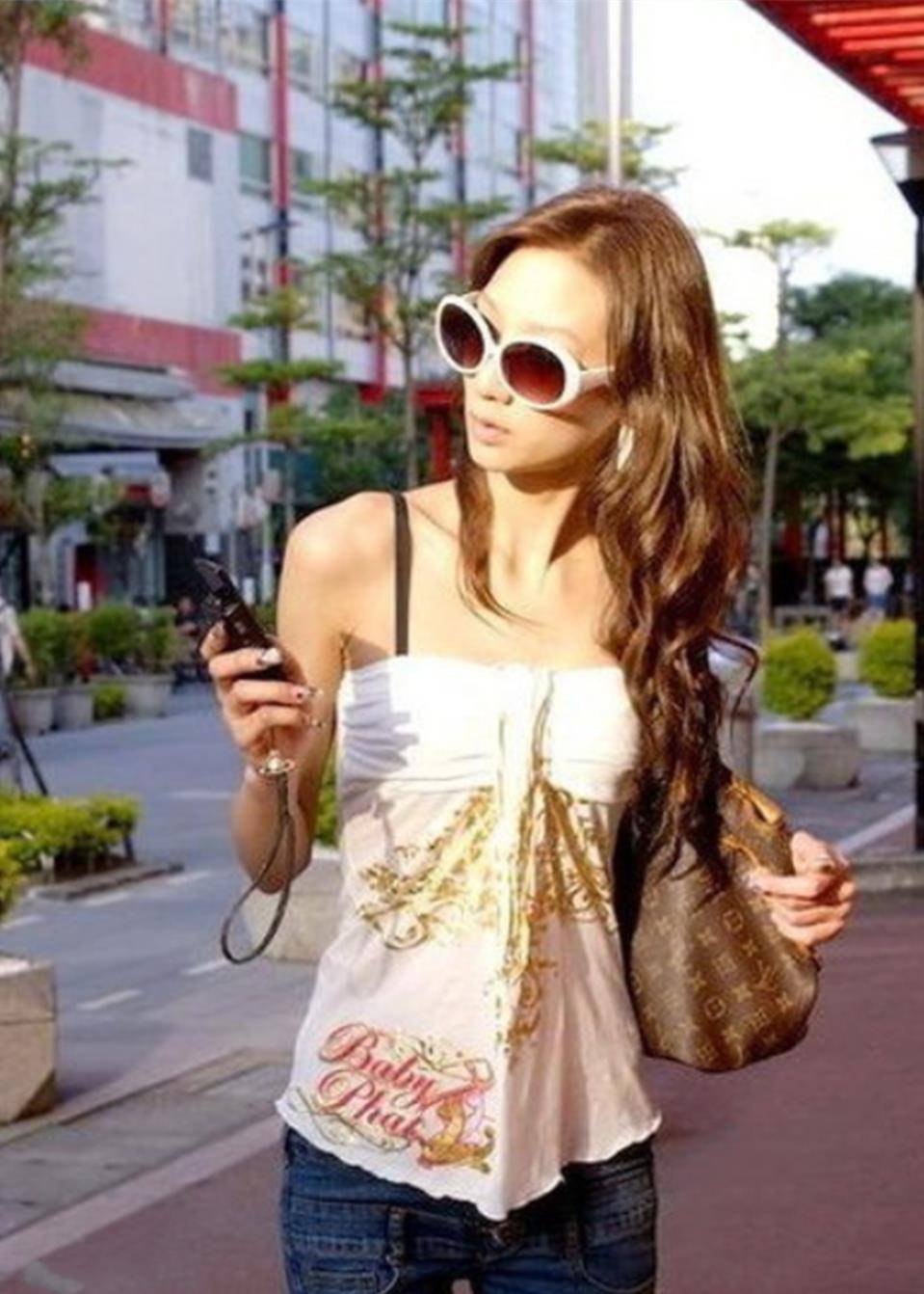 中国女明星卖婬视频事件曝光，引发社会热议，警方介入调查真相