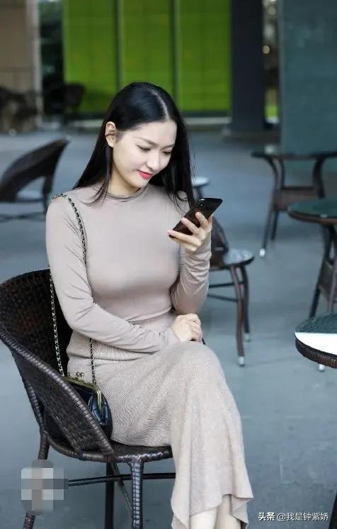 丰腴美女中文字幕魅力十足，性感诱惑，尽显优雅气质