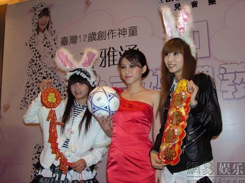 亚洲新年裸体写真集，创意贺岁艺术照，展现独特节日魅力与大胆美学