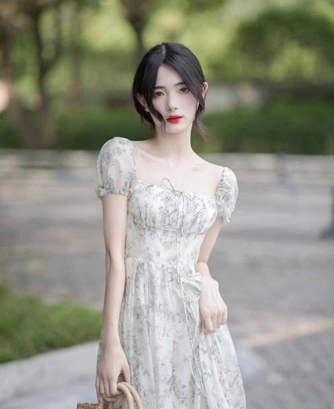 2.美女交性写真，展现自信风采，定格永恒瞬间，尽显优雅气质