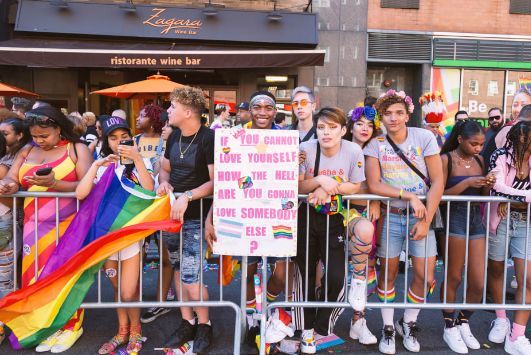 亚洲同志观看多元文化下的爱与认同，探索亚洲LGBTQ+群体的生活故事，感受真实情感