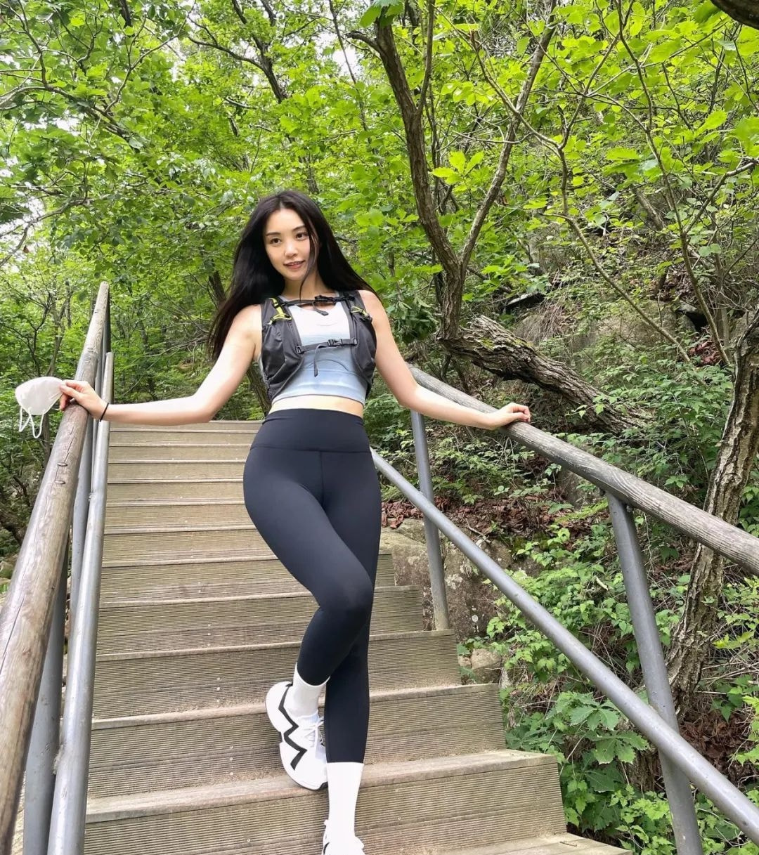 99蜜臀人妻无码精品诱惑，极致体验让人沉醉，完美身材引爆视觉盛宴
