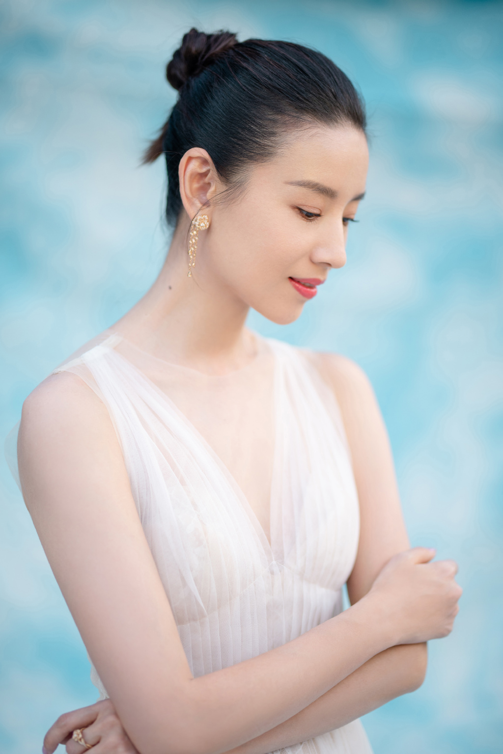素颜少妇自拍展现自然美，真实生活瞬间，优雅气质尽显无遗