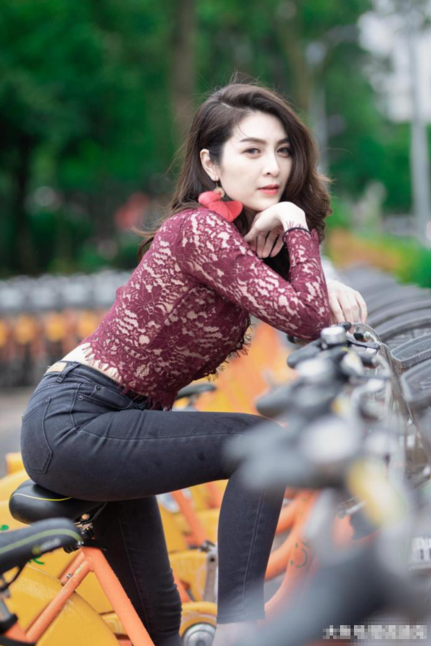 欧美熟妇风韵犹存，欧美老妇优雅依旧，岁月沉淀的成熟魅力