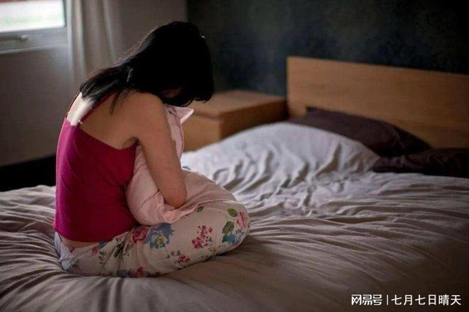 欧美人妻啪啪激情故事，甜蜜诱惑，深夜缠绵时刻