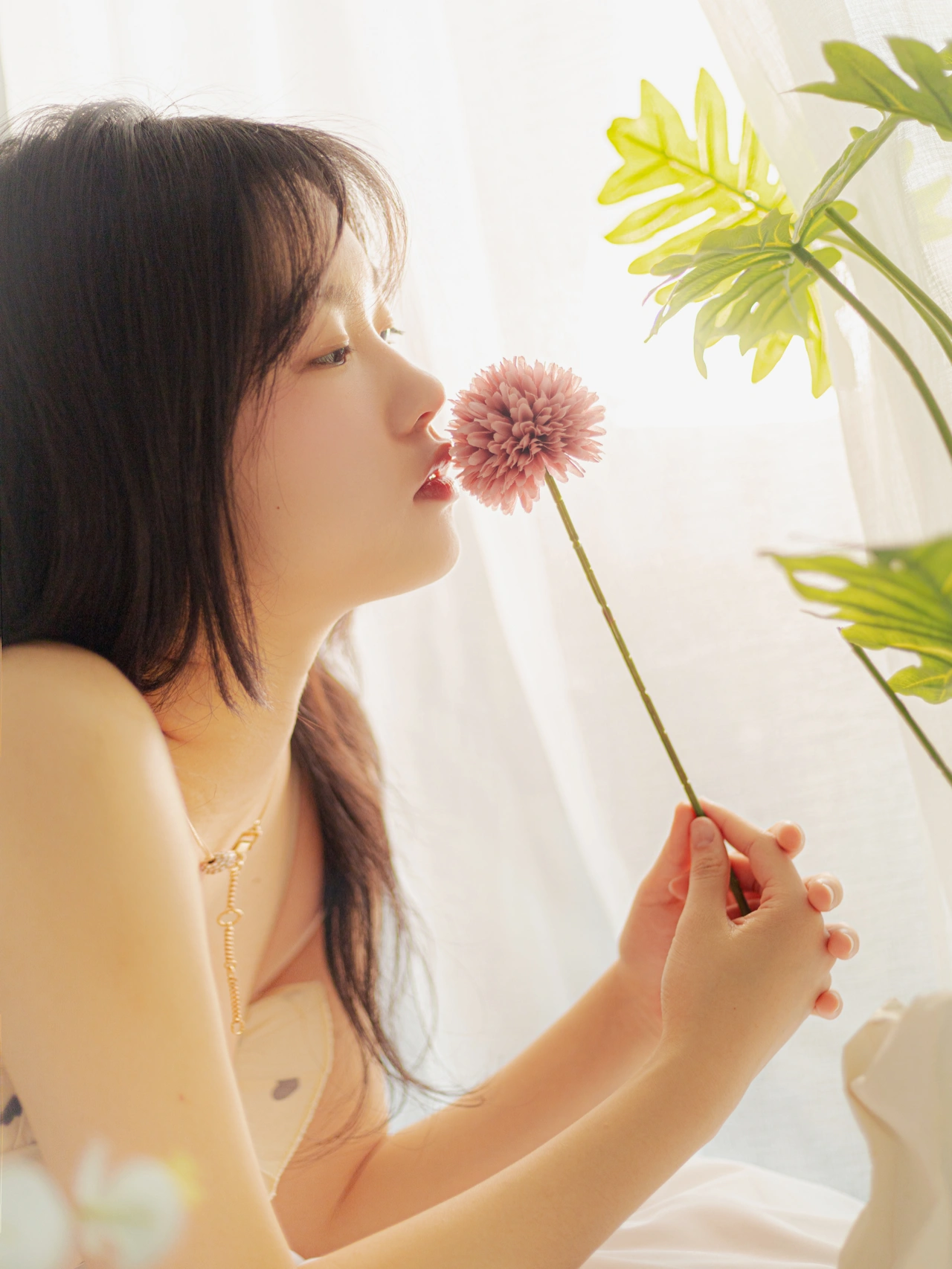 粉嫩小泬粉嫩PⅰCs高清合集，少女系私房写真，极致诱惑视角拍摄