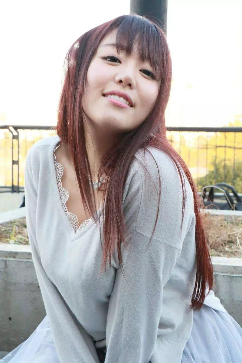 熟女自慰多毛XXHD浜崎真绪演绎，深夜独处诱惑，真实自拍镜头记录