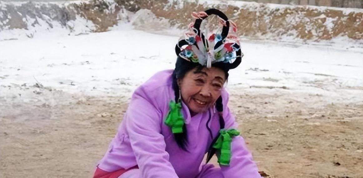 东北老太婆日B的传奇故事，岁月沉淀，坚韧不拔，东北老太婆日B的人生智慧