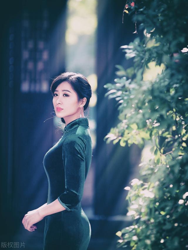 日本成熟少妇魅力无限，优雅风情，岁月沉淀的迷人韵味