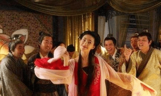 古装美女遭强暴悲剧，乱世红颜命运多舛，黑暗时代下的女性悲歌