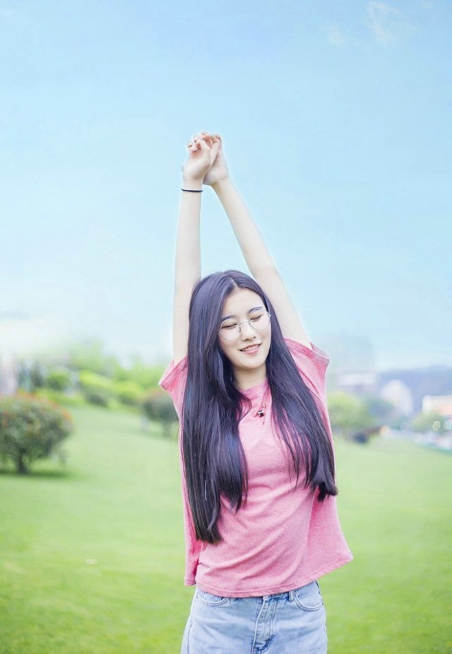 3.白嫩肌肤如玉的小女生图片，纯净无瑕，散发青春魅力，令人心动