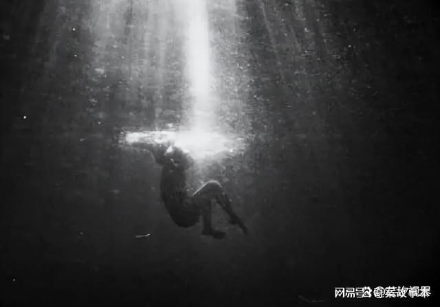 欧美乱强伦震撼揭秘，伦理禁区，人性扭曲，欲望深渊中的黑暗真相