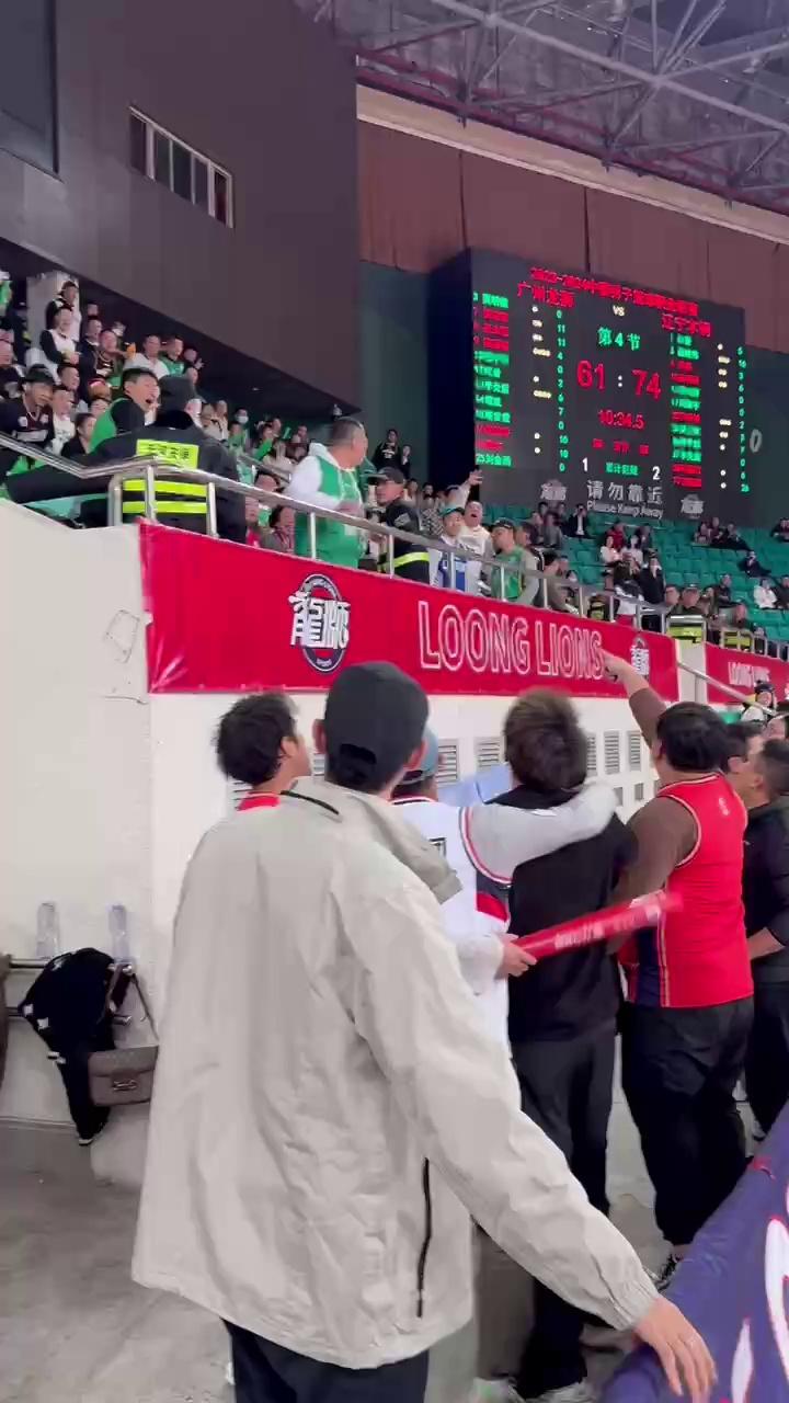 太阳回应狄龙布鲁克斯酒驾事件，NBA球星争议行为引热议，球迷期待后续处理结果