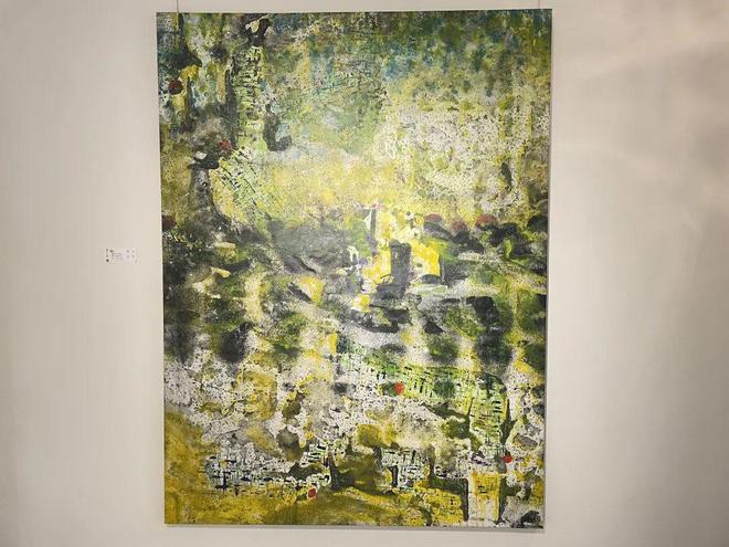 妹妹人体艺术展现自然之美，探索女性柔美线条，感受艺术与生命的交融