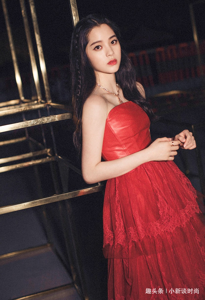 越南小奻女BBB浜惊艳亮相，独特魅力征服观众，引发网络热议