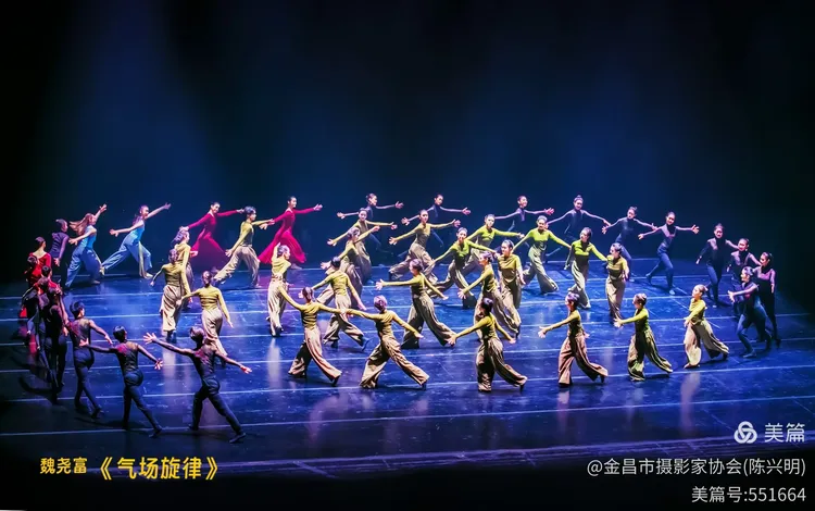 2.久久久人体艺术，光影交织的视觉盛宴，诠释生命韵律