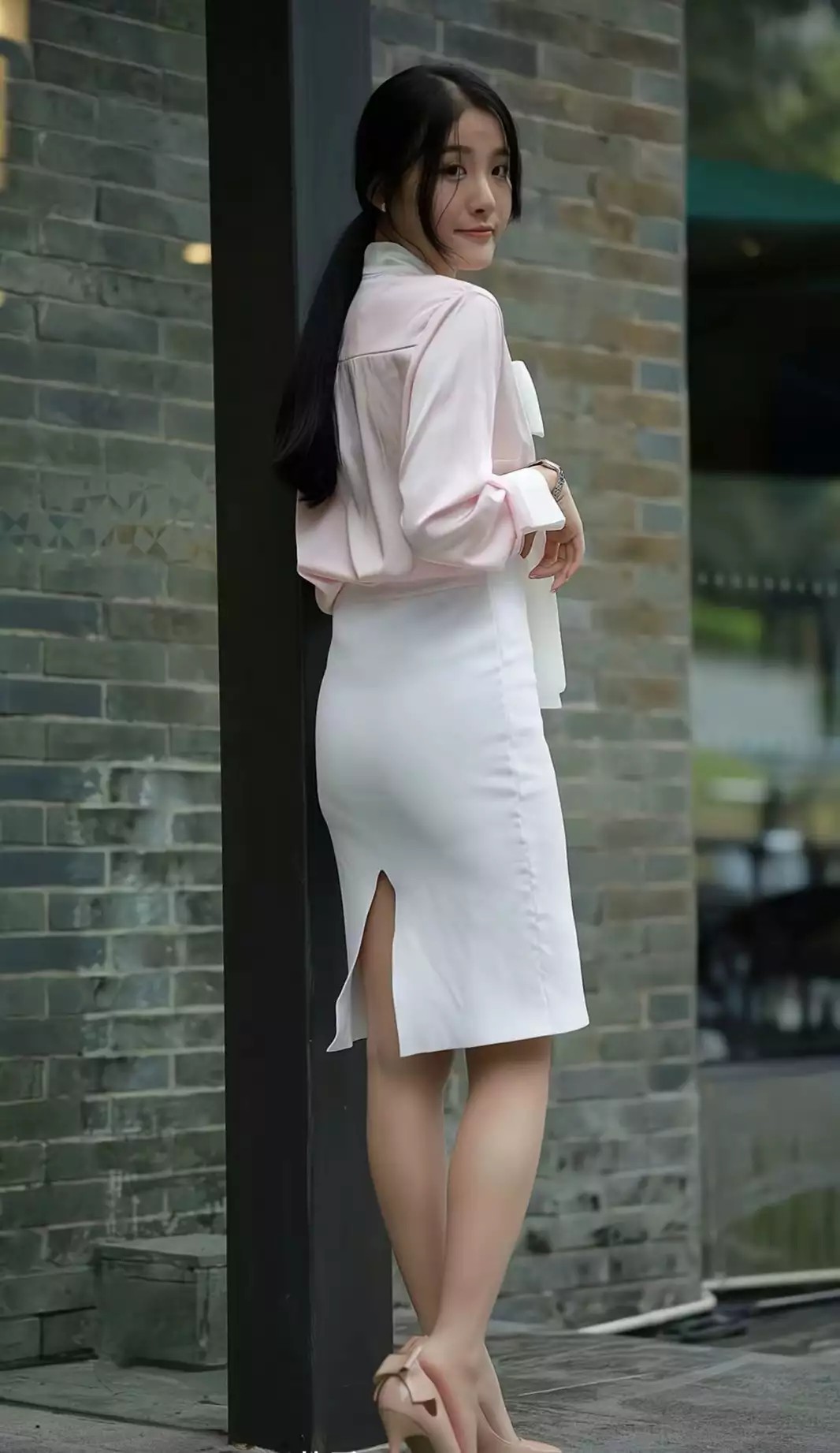 成熟少妇的优雅魅力与自信风采展现迷人气质 成熟少妇的优雅魅力与自信风采展现迷人气质