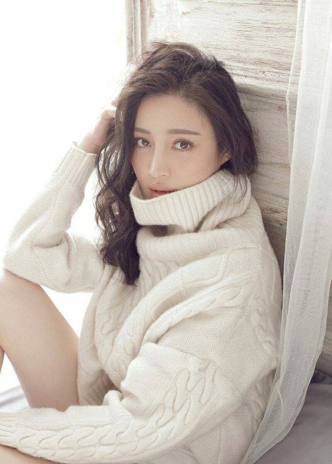 熟女婷婷的优雅魅力，展现成熟女性风采，品味独特人生韵味