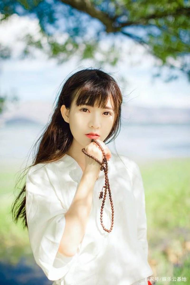 国产清纯美女写真集，展现自然魅力，纯净气质，动人瞬间