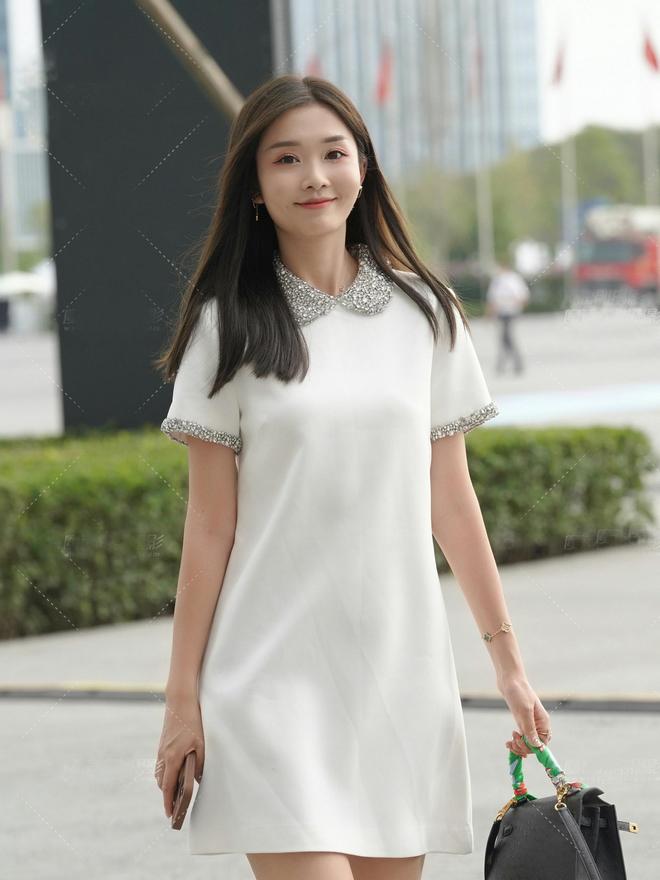 69学生妹青春洋溢校园风穿搭指南，甜美可爱又时尚，轻松俘获众人目光