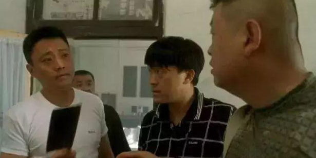 2.GayXXX军人痛苦呻吟,深陷情感漩涡,寻找自我救赎之路