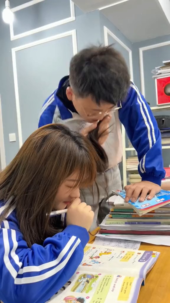 FreeAvvideo学生高潮浜原创视频学生高潮浜精彩瞬间，FreeAvvideo独家分享，校园生活真实记录