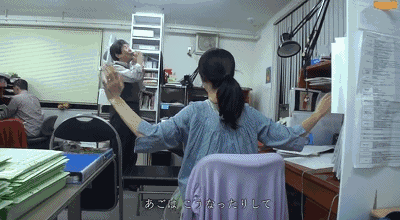 3.女人狂躁呻吟gif，情绪失控瞬间，动态图记录真实反应，令人震撼