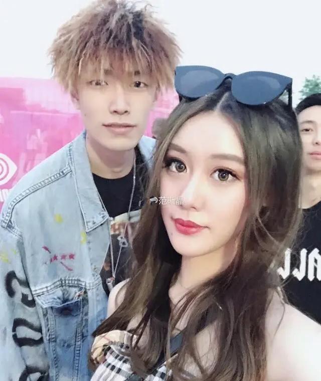 风骚肥臀李淑敏浜惊艳亮相，性感身材引爆全场，网友直呼太迷人