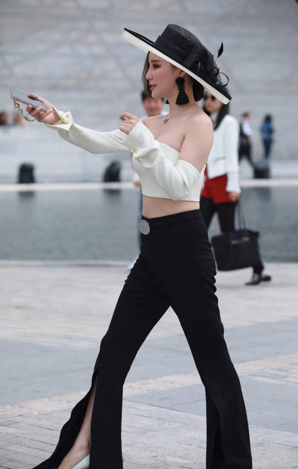 AV制服丝袜诱惑写真，绝美模特穿搭展示，性感风格引爆潮流