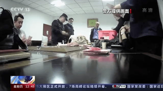 2.肏老太婆视频流出，网友震惊，警方介入调查真相