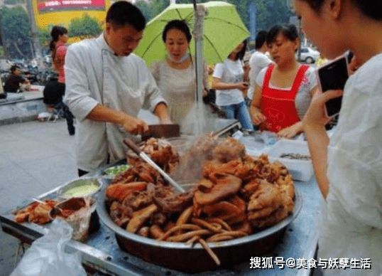 *骚年吃老头鶏巴浜，美食探索，独特风味，街头小吃新发现*