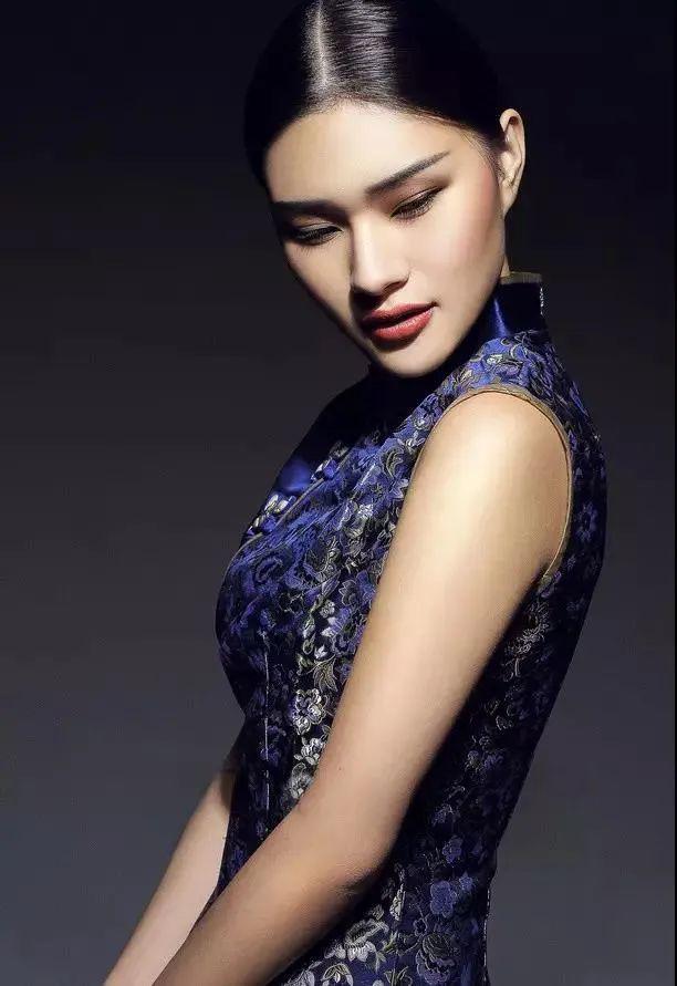 亚洲JzzJzz日本少妇风情写真，魅力瞬间，展现东方女性独特韵味