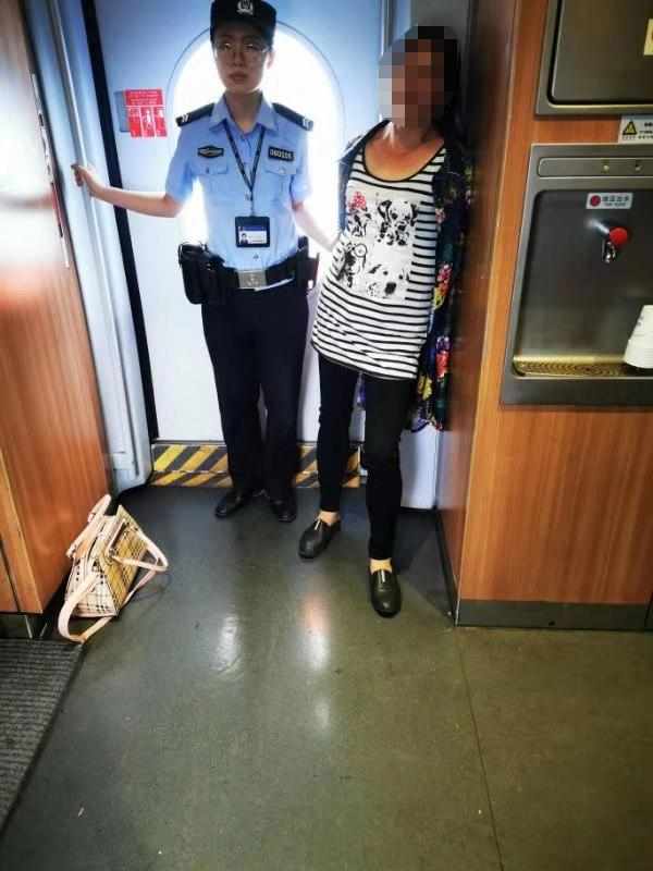 四川少妇BBB搡BBB揉BBB风情故事，细腻情感，动人瞬间
