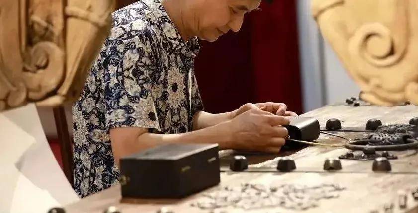 国产精品久久久久AAAA九色展现东方美学魅力，探索传统工艺精髓，感受独特文化韵味