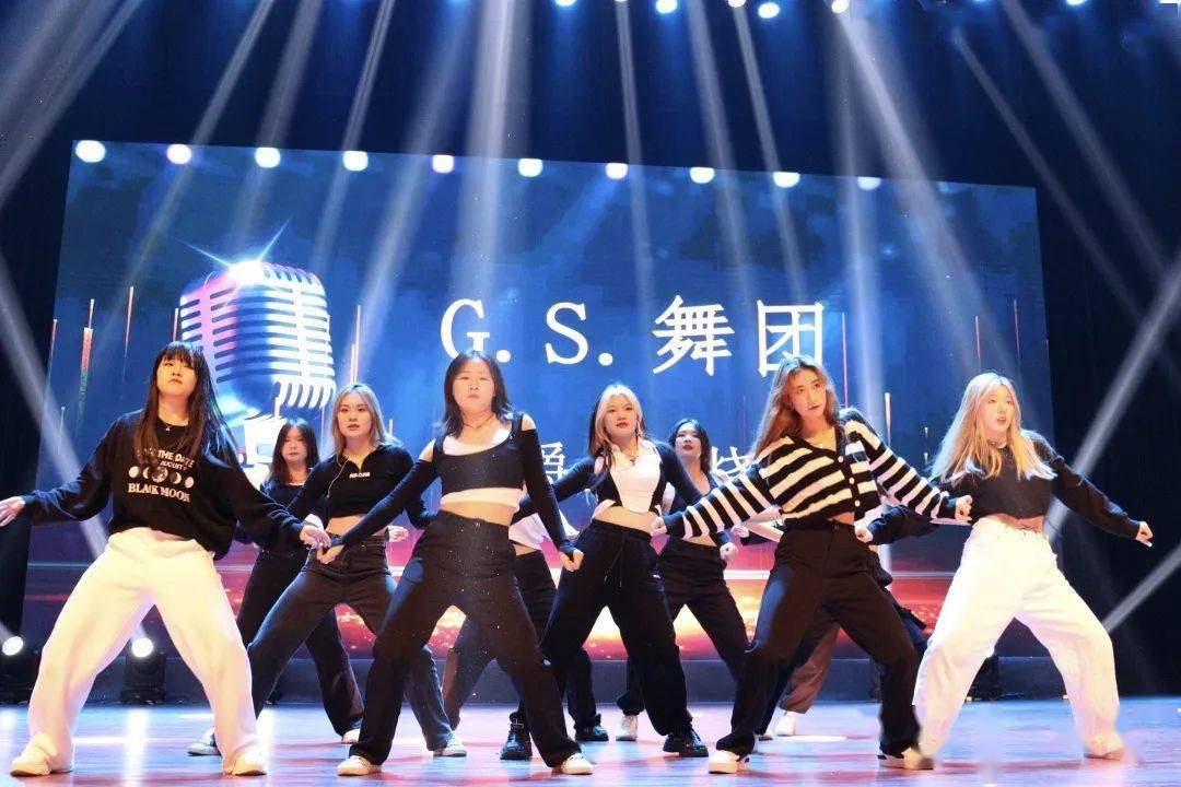 五月天丁香色绽放青春旋律，温柔时光，谱写梦想乐章