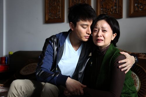 公公与儿媳高清中字播放，家庭伦理剧情感大戏，婆媳矛盾引发深刻思考